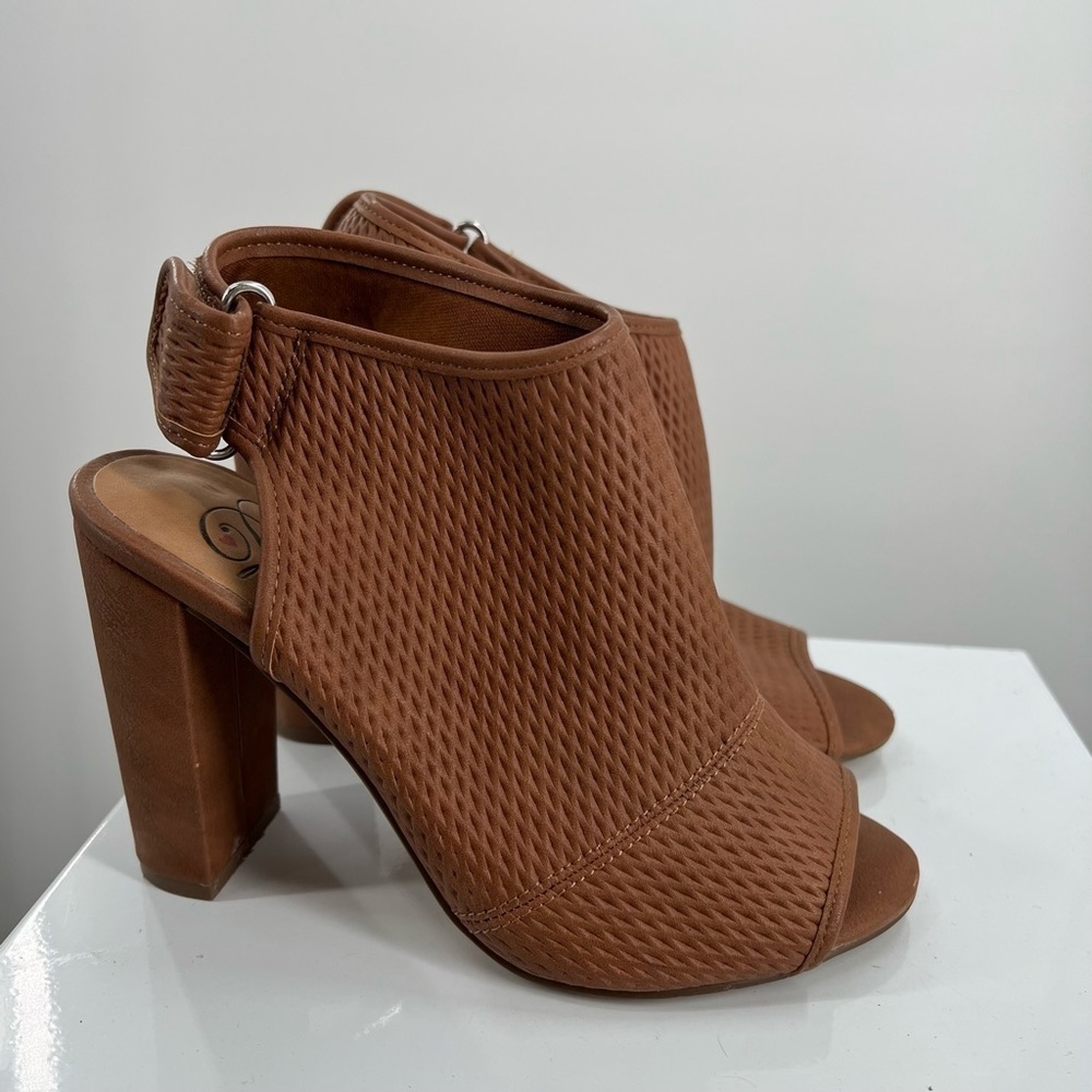 Heart In D High Heels Ladies Size 5 1/2